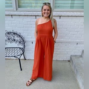 Never-worn rust-colored linen jumpsuit from Chic Hot boutique!